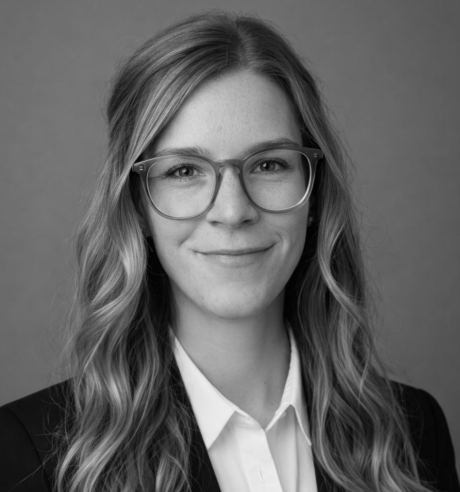 Anna Schneeweiss Headshot